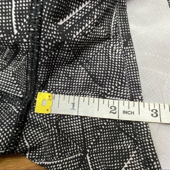 Lululemon Speed‎ Short Formation Alpine White Black Women Size 8 - Picture 10 of 11